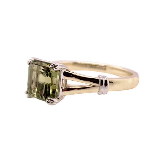 MODERN SOLITARE RING